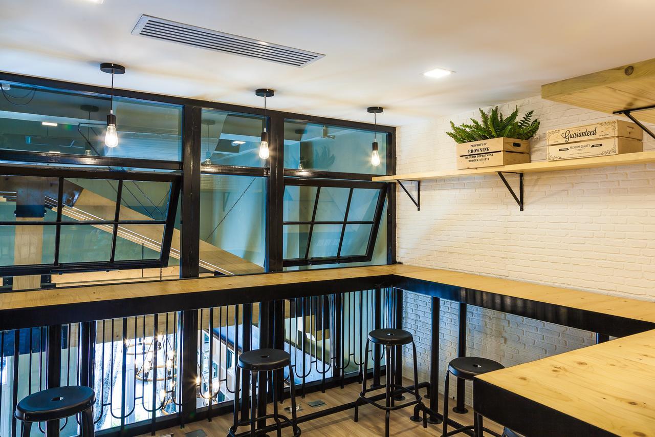 Travel Light Hostel Pattaya Exterior foto